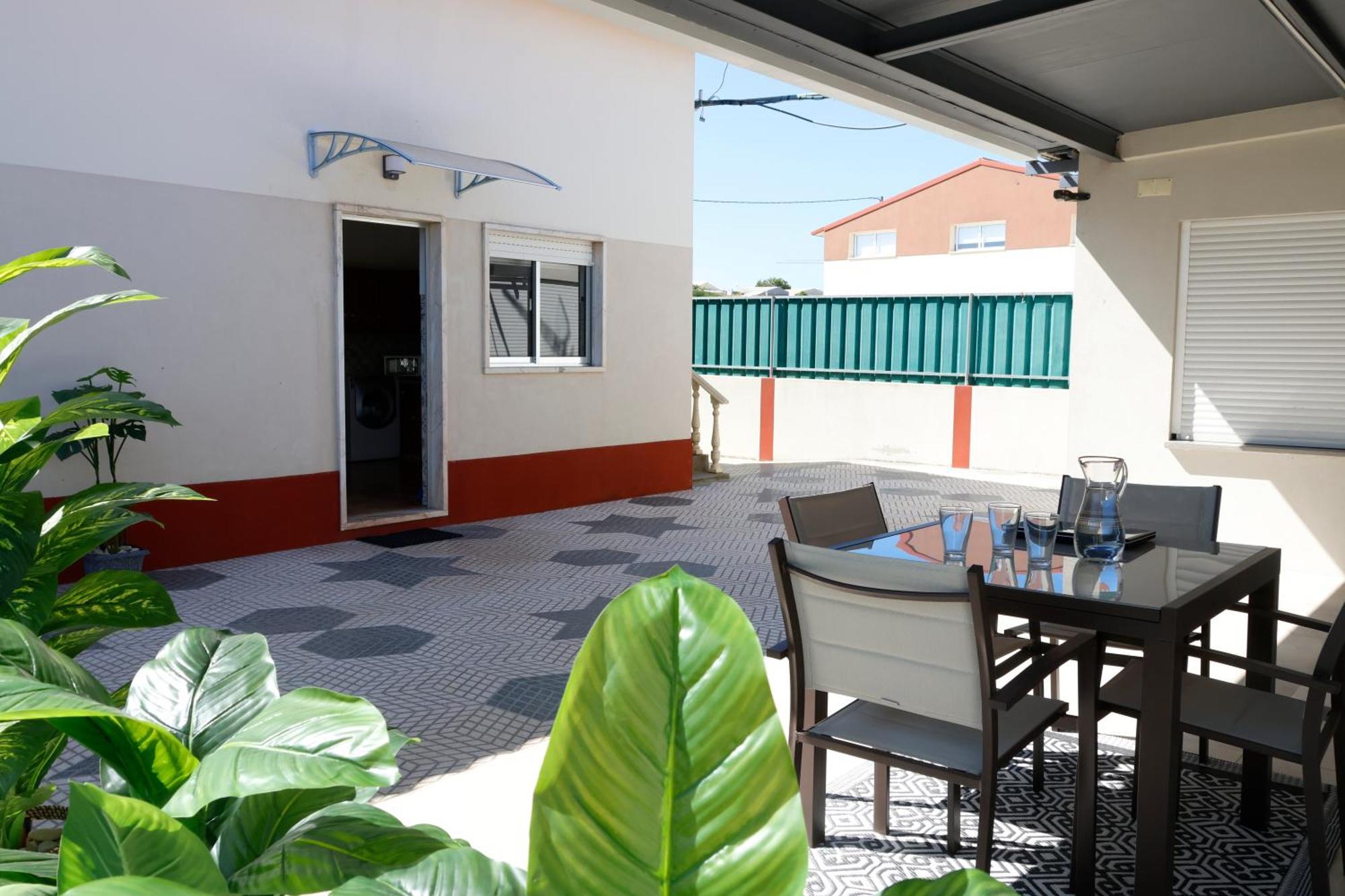 *Private Outdoor Area* 300M-Beach, Swing/No Stairs 상 마르티뇨 두 포르투 외부 사진